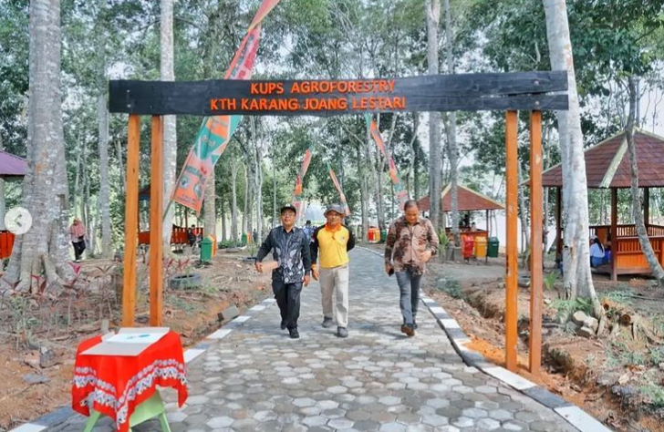 Menikmati liburan seru di Wana Wisata Tanjung Gading, Balikpapan Utara.