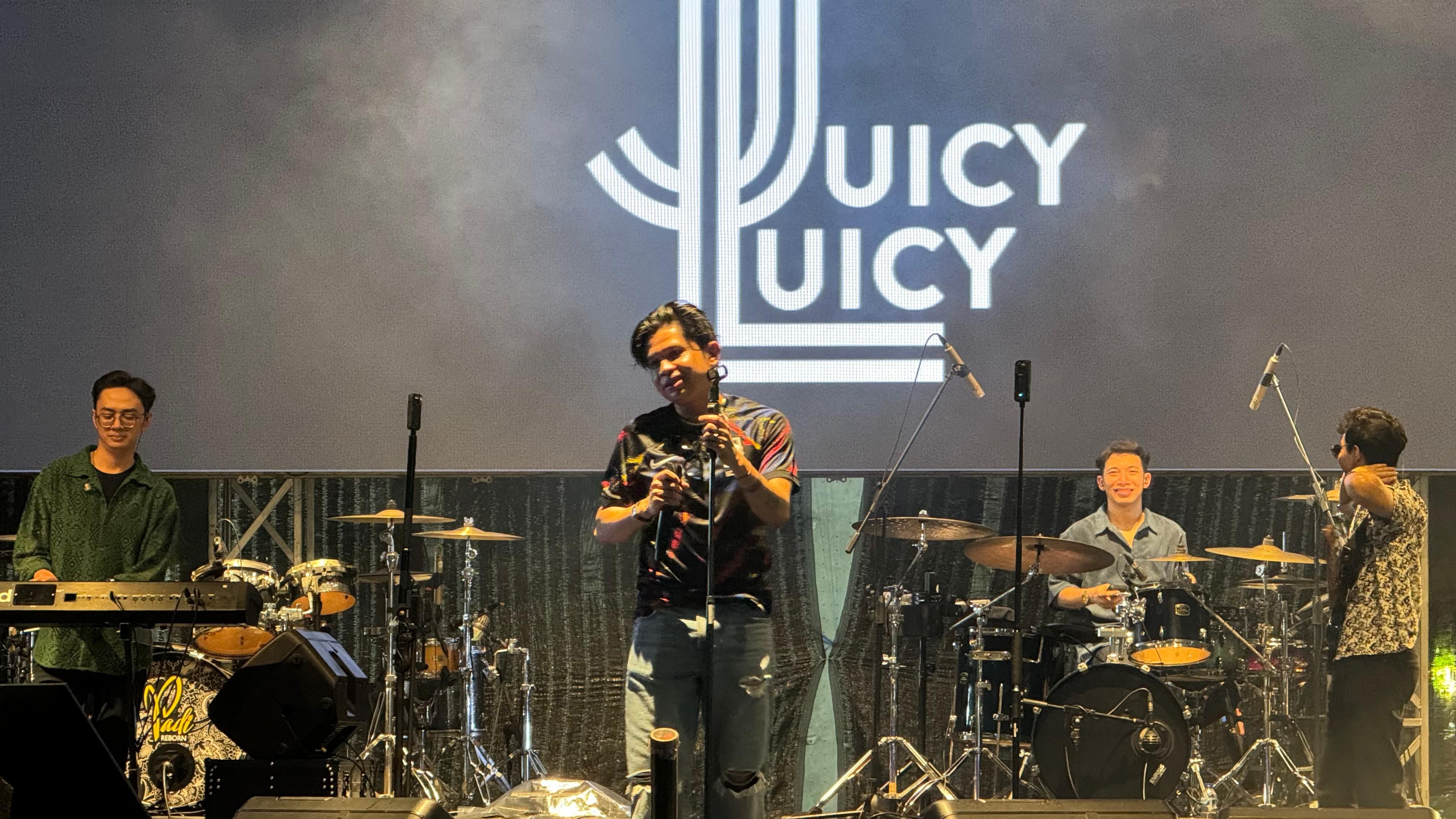 Penampilan Juicy Luicy menjadi pengobat rindu Gen Z dalam acara Hiburan Rakyat di BSCC Dome, Selasa (9/7) malam.