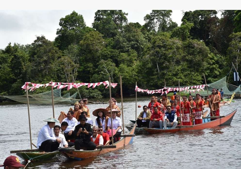 Berbagai kesenian Adat disajikan penuh tradisi dan budaya