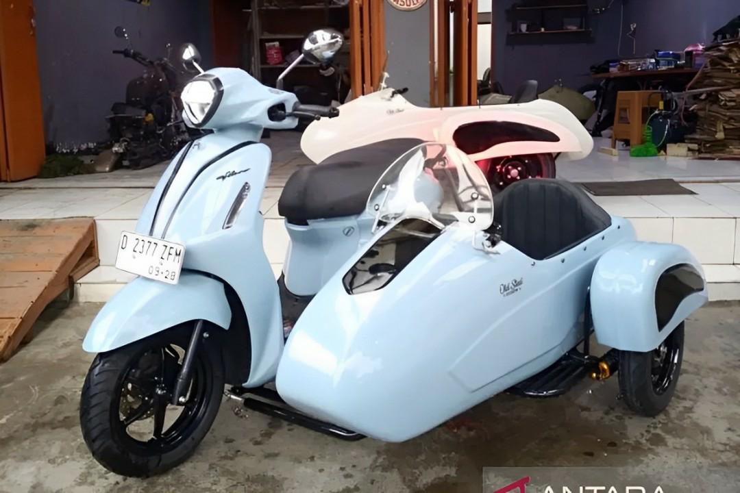 Yamaha Filano Hybrid-Connected bersespan, modifikasi unik dan stylish ala anak gaul Banjarmasin. Motor ini jadi pusat perhatian di jalanan dengan desainnya yang eye-catching dan warna cyan yang cerah.