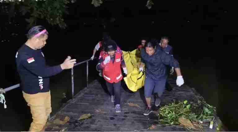 Jasad Esi Vita ditemukan mengapung di Sungai Mahakam dalam kondisi mengenaskan. Polisi masih menyelidiki penyebab kematian.