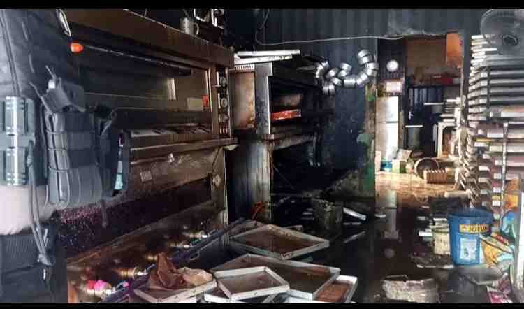 Api yang berasal dari oven di Omah Roti Ndeso, Balikpapan. Kejadian ini diduga disebabkan oleh mentega yang meleleh mengenai api.