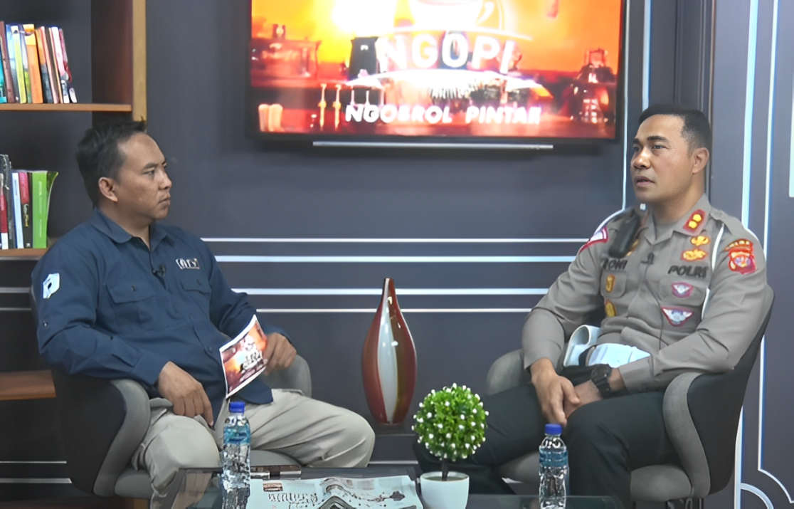 Wakil Direktur (Wadir) Lalu Lintas Polda Kaltim, AKBP Moh Roni Mustofa menjelaskan terkait sistem pengawalan dilakukan personel Direktorat Lalu Lintas Polda Kaltim. narasumber program Ngobrol Pintar