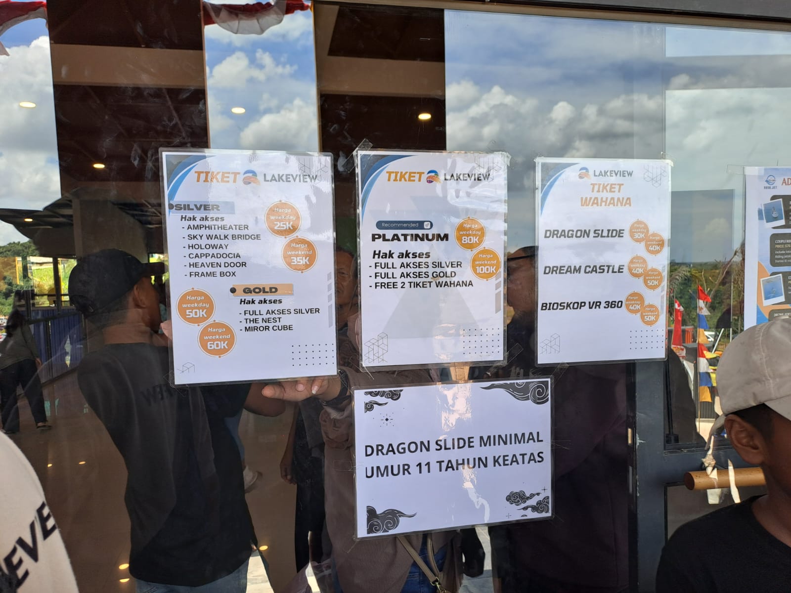 Ada pilihan harga buat tiket masuk yang bisa disesuaikan dengan wahana yang akan kamu kunjungi