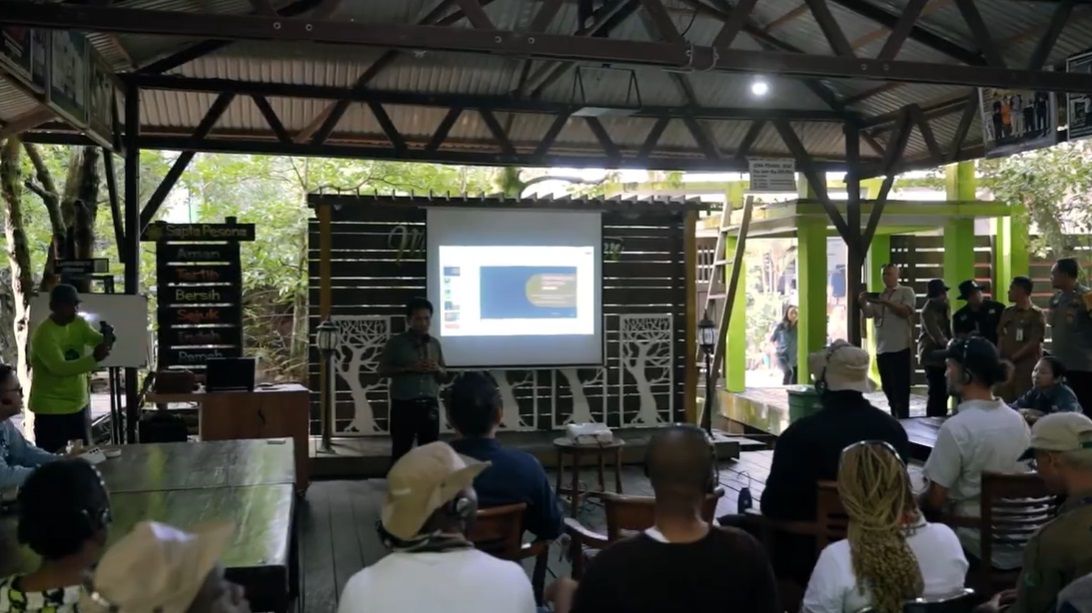 Agus Bei memberikan penjelasan di hadapan delegasi South-South Knowledge Exchange (SSKE) Indonesia, Brazil, dan Kongo.