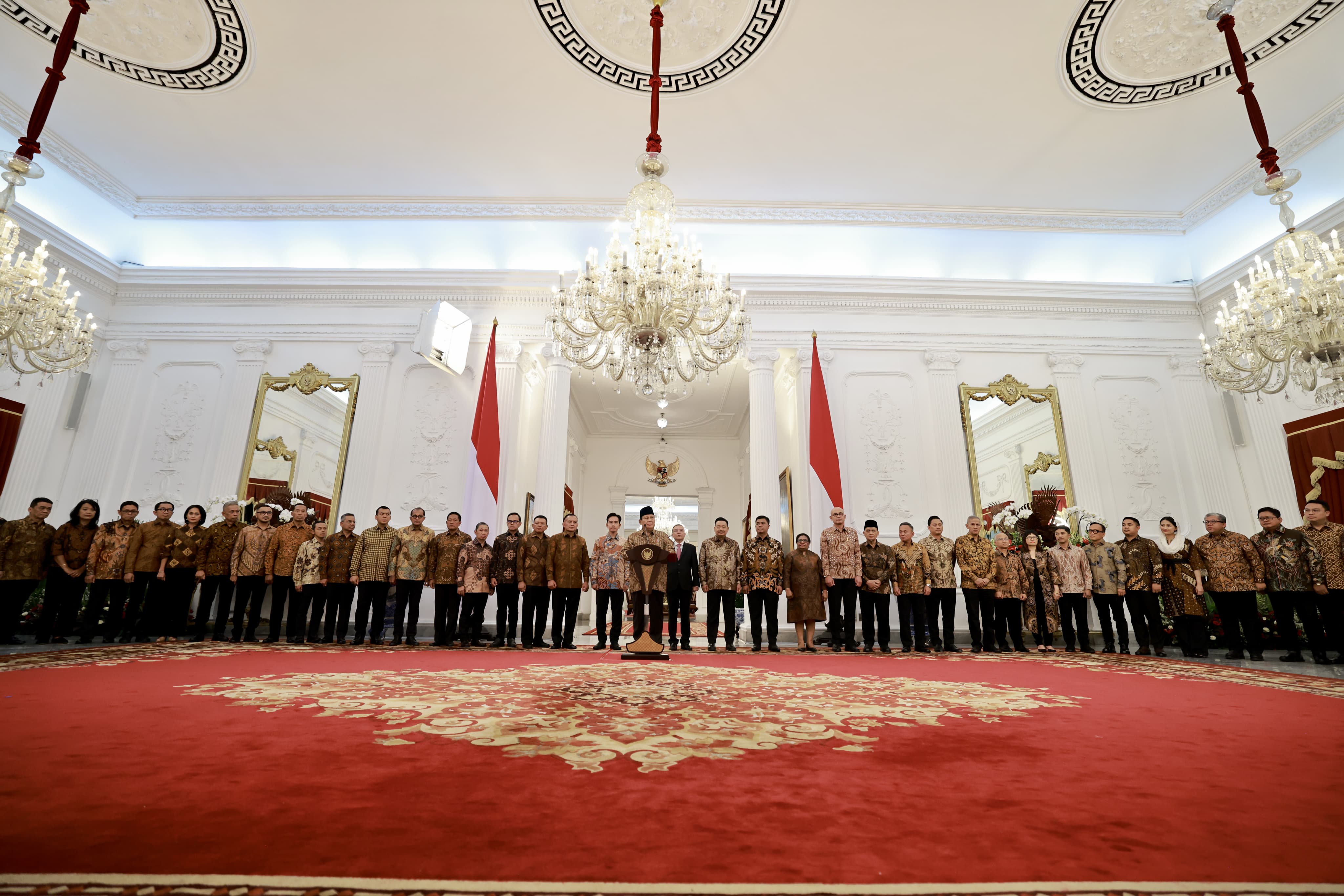 Prabowo Subianto mengumumkan kabinet Merah Putih di Istana Negara.
