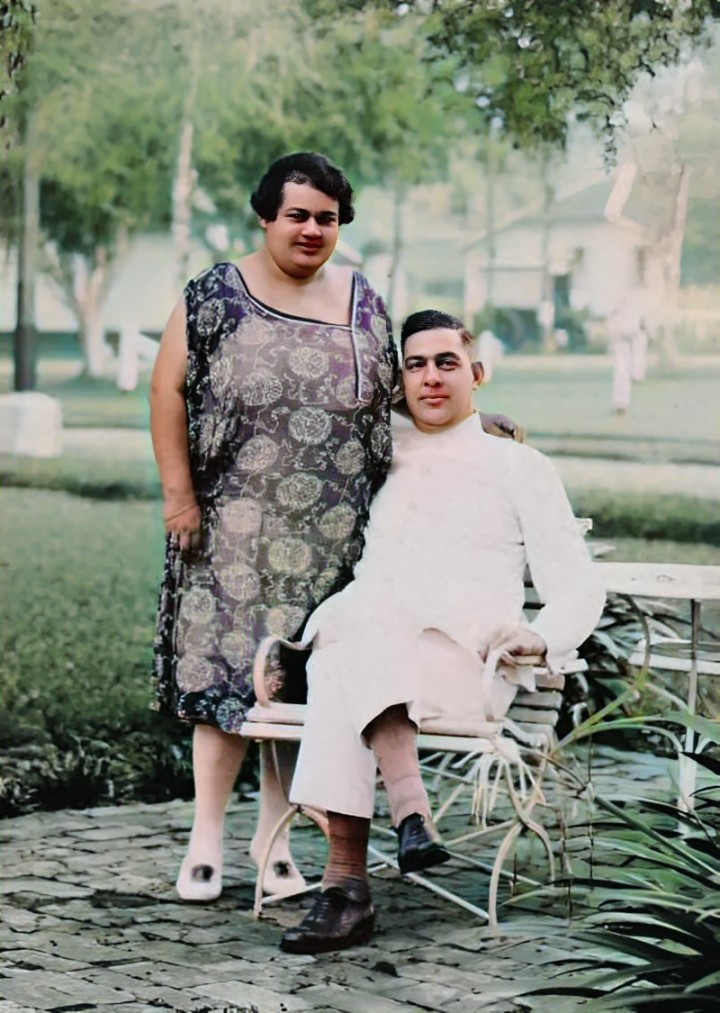 Gerard Louwrens Tichelman bersama istri, Pemimpin Barabai Tahun 1926. Di masa mereka pembangunan di Barabai dimulai.