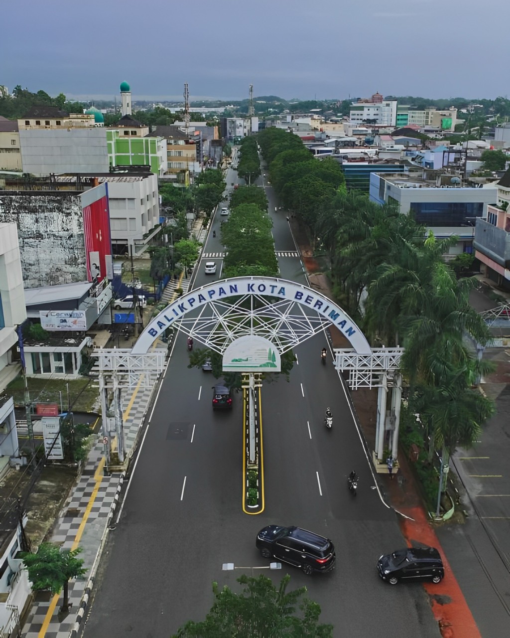 Potret kota Balikpapan dengan budaya dan istilah lokal unik yang bikin penasaran.