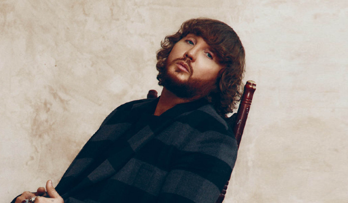 James Arthur, penyanyi Inggris berbakat pemenang X Factor, dengan perjalanan karier yang penuh liku-liku.