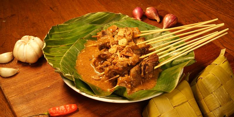 Rendang, makanan khas Indonesia yang lezat, kaya rempah, dan jadi favorit dunia. Jangan lupa cicipi ya!