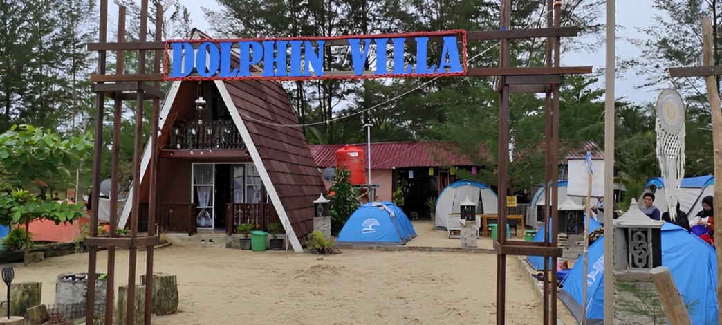 Villa Dolphin Balikpapan: Penginapan mewah dengan pemandangan pantai yang eksotis, cocok untuk liburan akhir tahun.