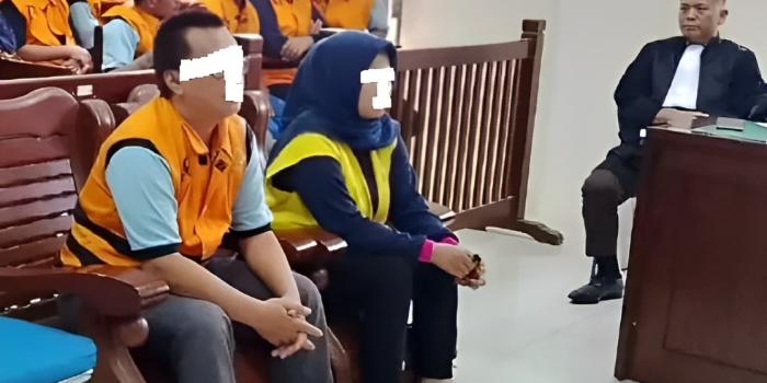 Pengadilan Negeri Balikpapan memeriksa kasus penipuan arisan online. Korban ungkap modus nama fiktif sang admin.