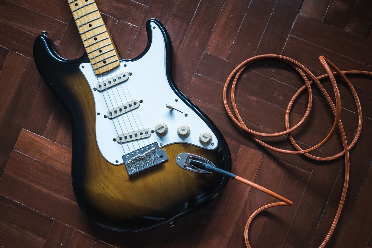 Gitar elektrik adalah jenis gitar yang menggunakan pick-up untuk mengubah getaran senar menjadi sinyal listrik.