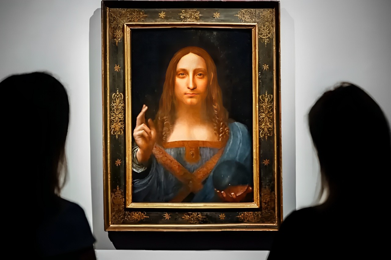 Salvator Mundi adalah lukisan yang menggambarkan Yesus Kristus sebagai penyelamat dunia. Lukisan ini dibuat oleh Leonardo da Vinci,