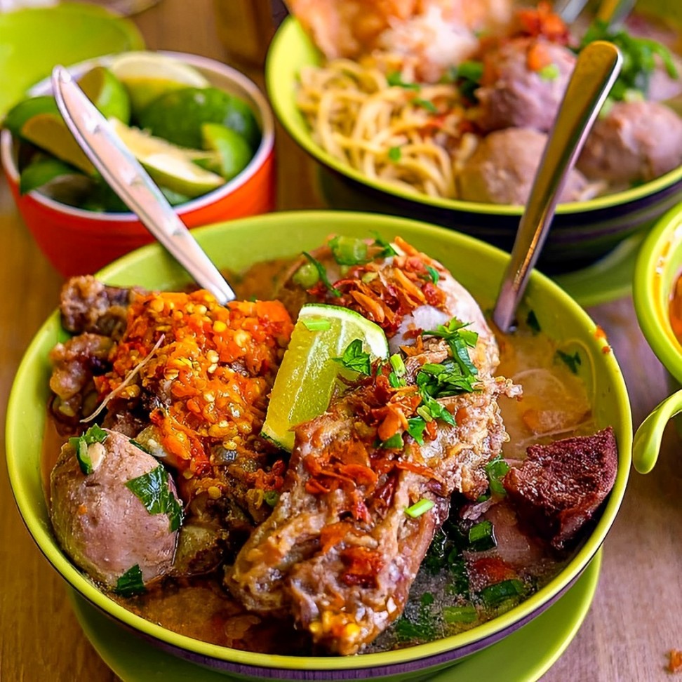 Bakso enak tapi bisa berbahaya jika dikonsumsi berlebihan. Kenali dampaknya untuk tubuh, yuk!  jangan lewatkan info lengkapnya!
