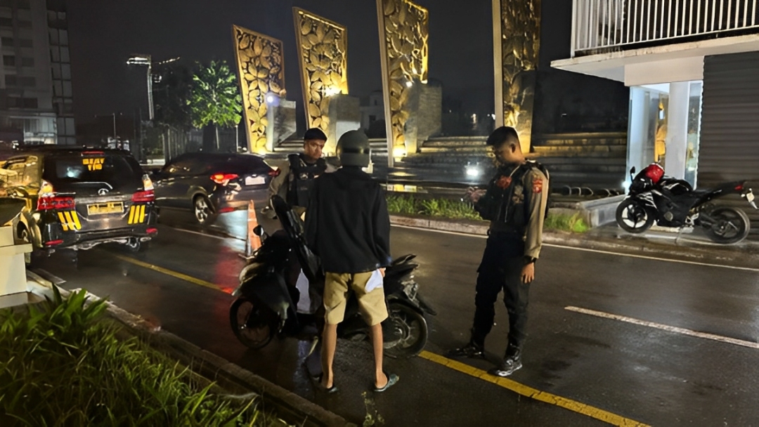 Polresta Balikpapan razia kendaraan dengan knalpot brong, amankan 17 sepeda motor. Ayo, jaga ketertiban bersama!
