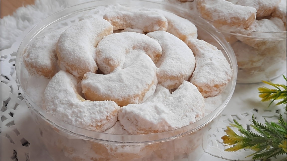 Resep kue putri salju yang lembut dan lumer di mulut. Ini dia cara membuatnya dengan bahan sederhana!