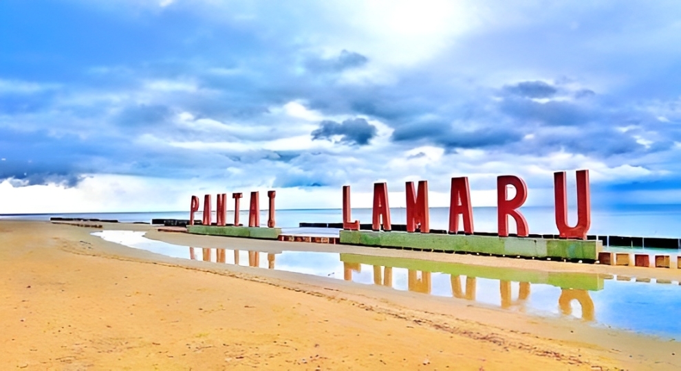Pantai Lamaru Balikpapan saat libur Lebaran, menikmati fasilitas ATV dan golf car yang bikin liburan makin seru!
