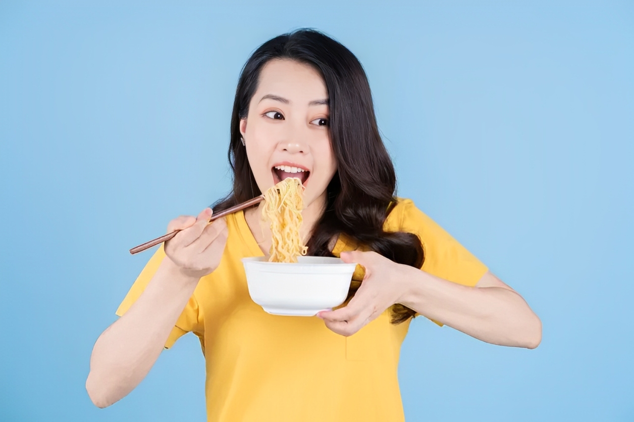 Deretan produk mie instan sehat bebas MSG dan rendah kalori yang cocok untuk kamu yang peduli kesehatan, tetap enak dan menggoda lidah!