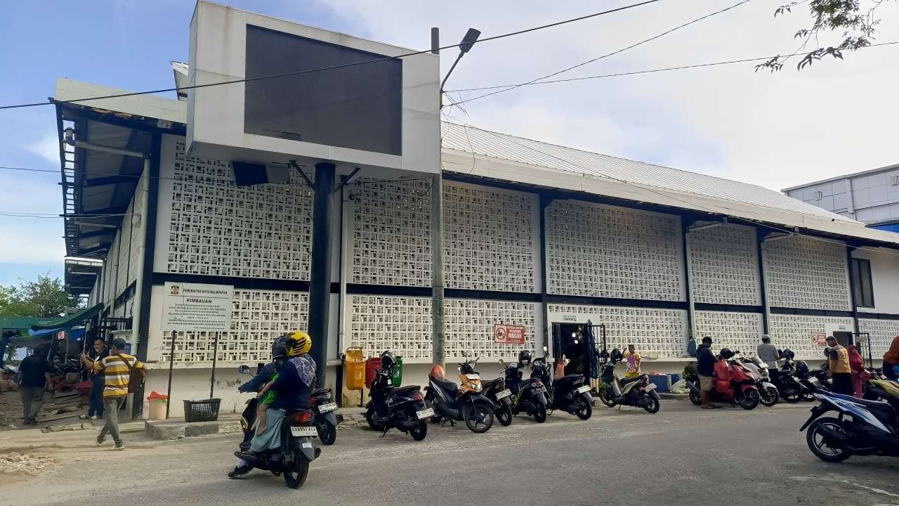 Pasar Klandasan Balikpapan yang akan direvitalisasi Blok D senilai Rp 9 miliar. Info detail proyeknya? Simak disini Cess!