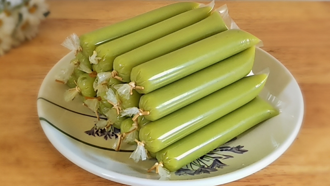 Es lilin alpukat kocok segar dengan biji selasih, peluang bisnis camilan kekinian berbahan lokal. Cek rahasianya di sini!