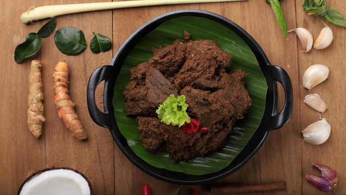Foto deretan makanan terenak di dunia: Pizza Italia, Sushi Jepang, dan Rendang Indonesia yang bikin ngiler. Cek cerita lengkapnya!