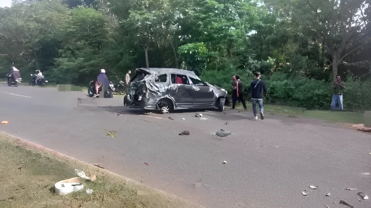 Mobil Toyota Avanza ini mengalami kecelakaan maut di Gunung Kayangan, Pelaihari, Rabu (7/5/2025) siang, 3 penumpang tewas.