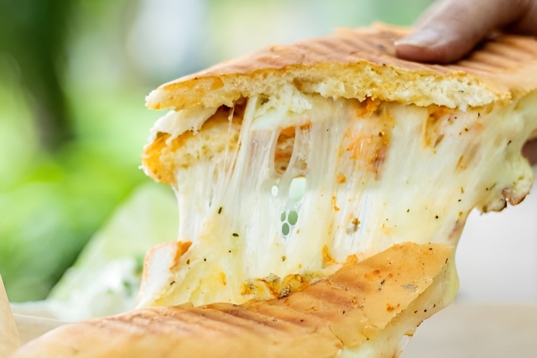 Tiga varian keju quick melt terbaik yang mudah ditemukan, cocok buat kreasi masakan leleh favorit keluarga, bikin lumer di hati!