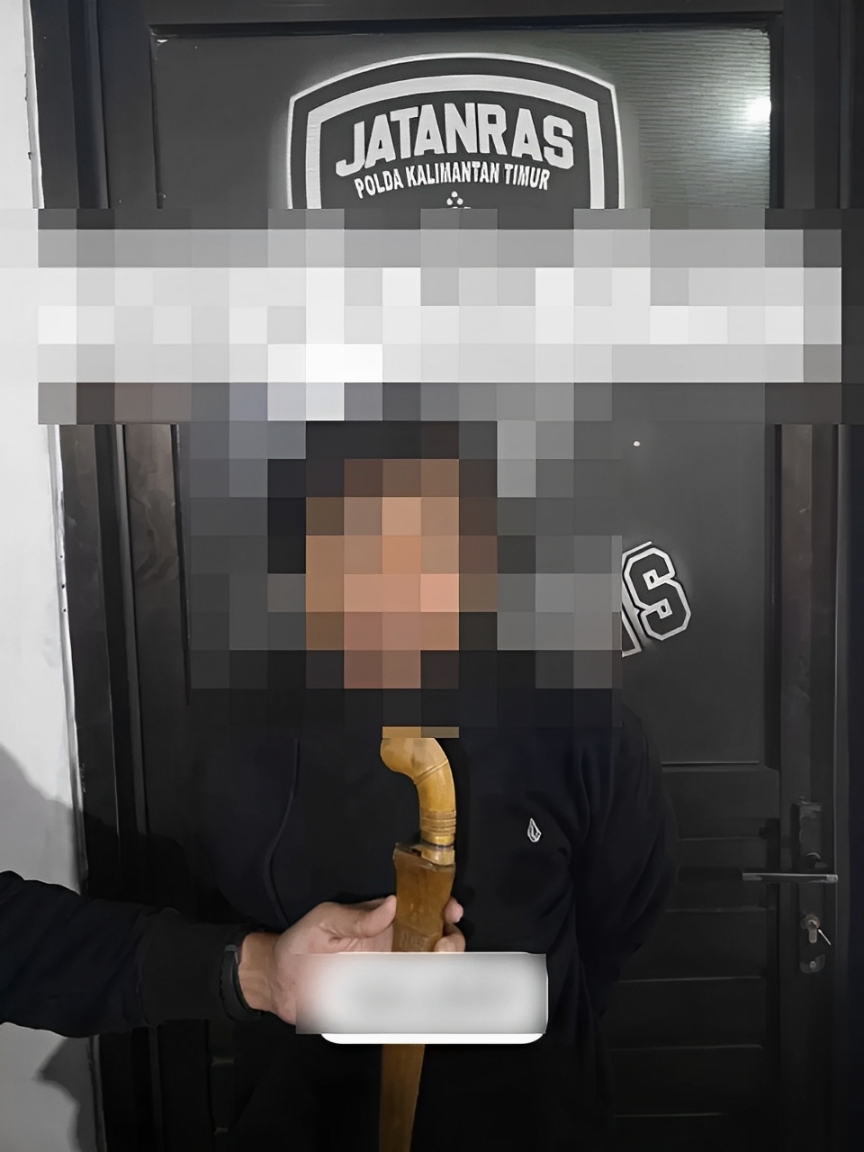 Pelaku pemalakan yang diamankan dengan senjata tajam badik.
