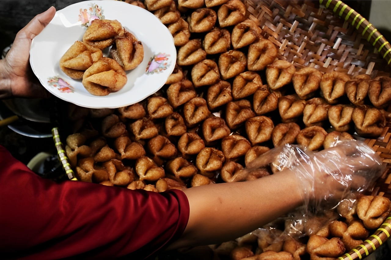 Kue Kontol Kejepit, jajanan tradisional khas Bantul dengan nama unik dan sejarah panjang. Cek fakta serunya di sini!