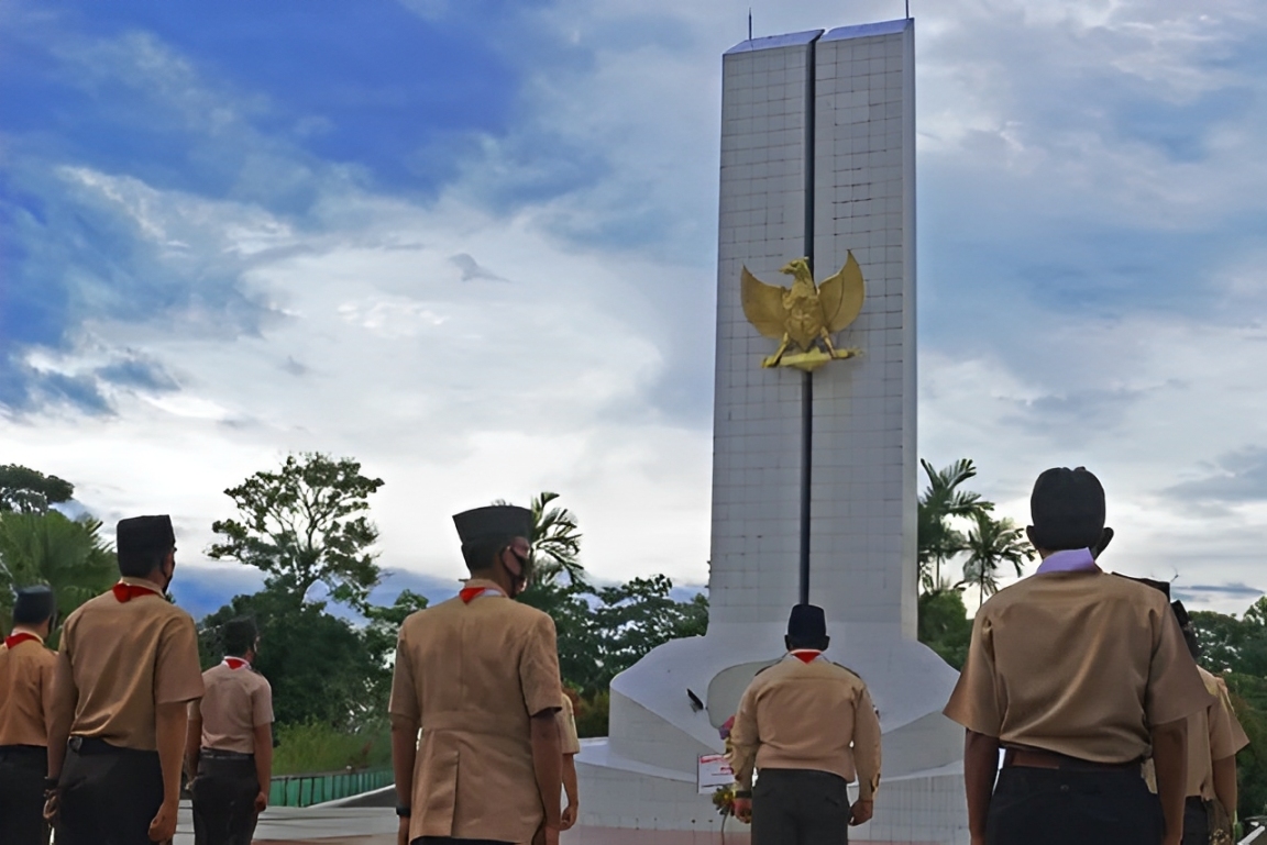 Foto Monumen Perjuangan Rakyat (Monpera) Balikpapan, simbol perjuangan rakyat melawan penjajah, berdiri megah di Jalan Jenderal Sudirman.