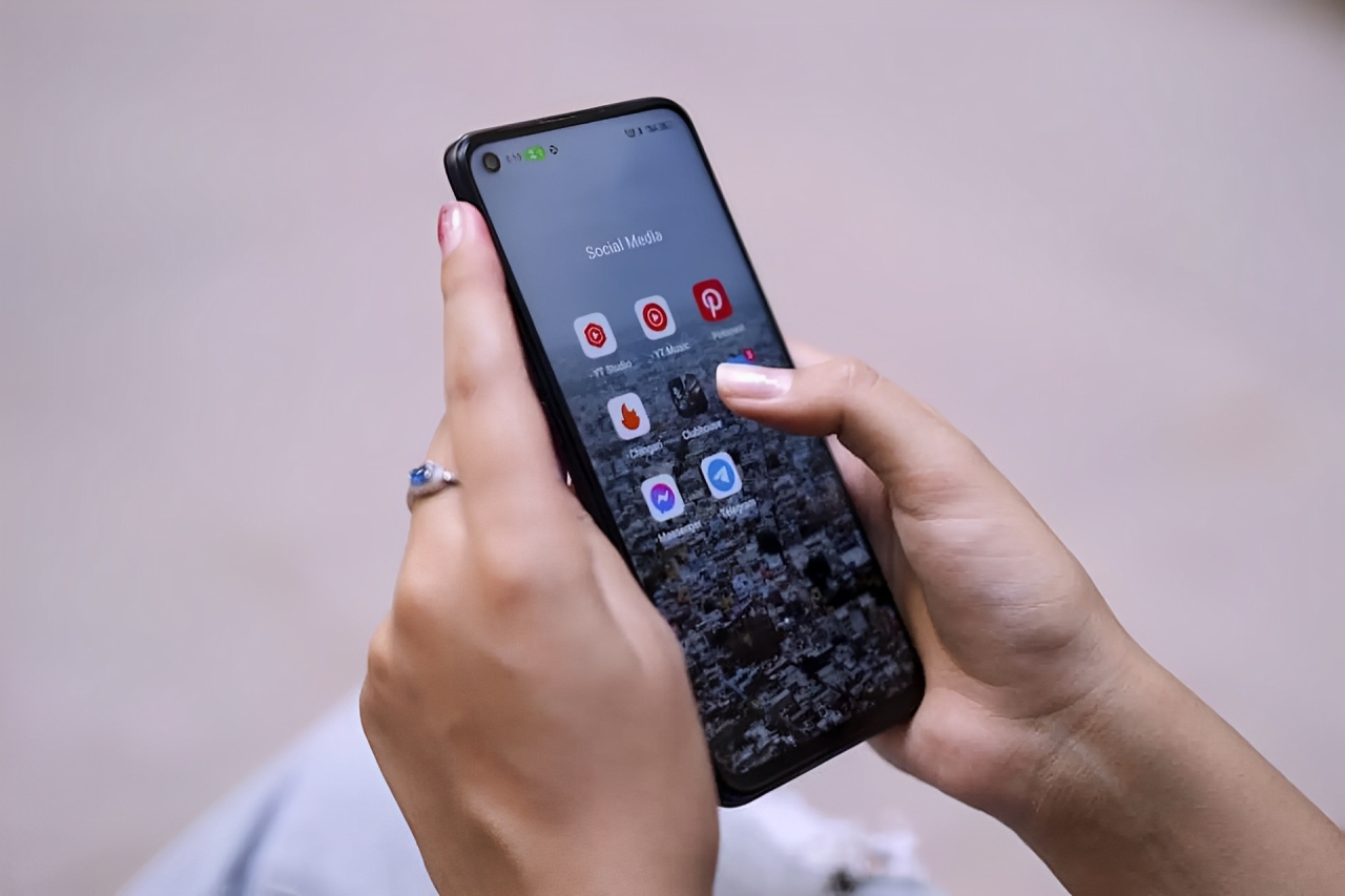 Gambar notifikasi HP OPPO dengan tampilan iklan yang diblokir, lengkap dengan ikon pengaturan &mdash; cocok untuk keyword