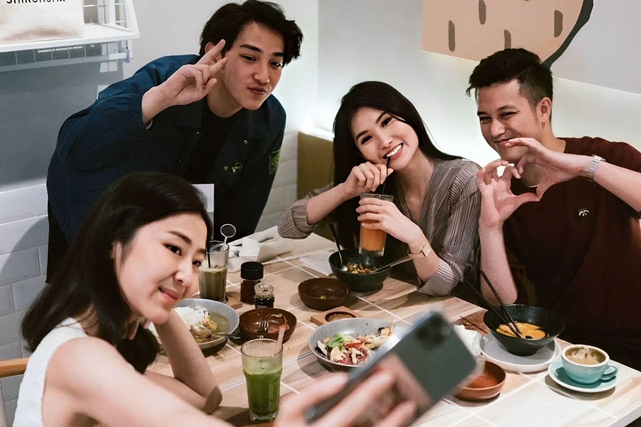 Suasana makan ala drama Korea dengan daging all you can eat, wajib coba buat penggemar BBQ kekinian!