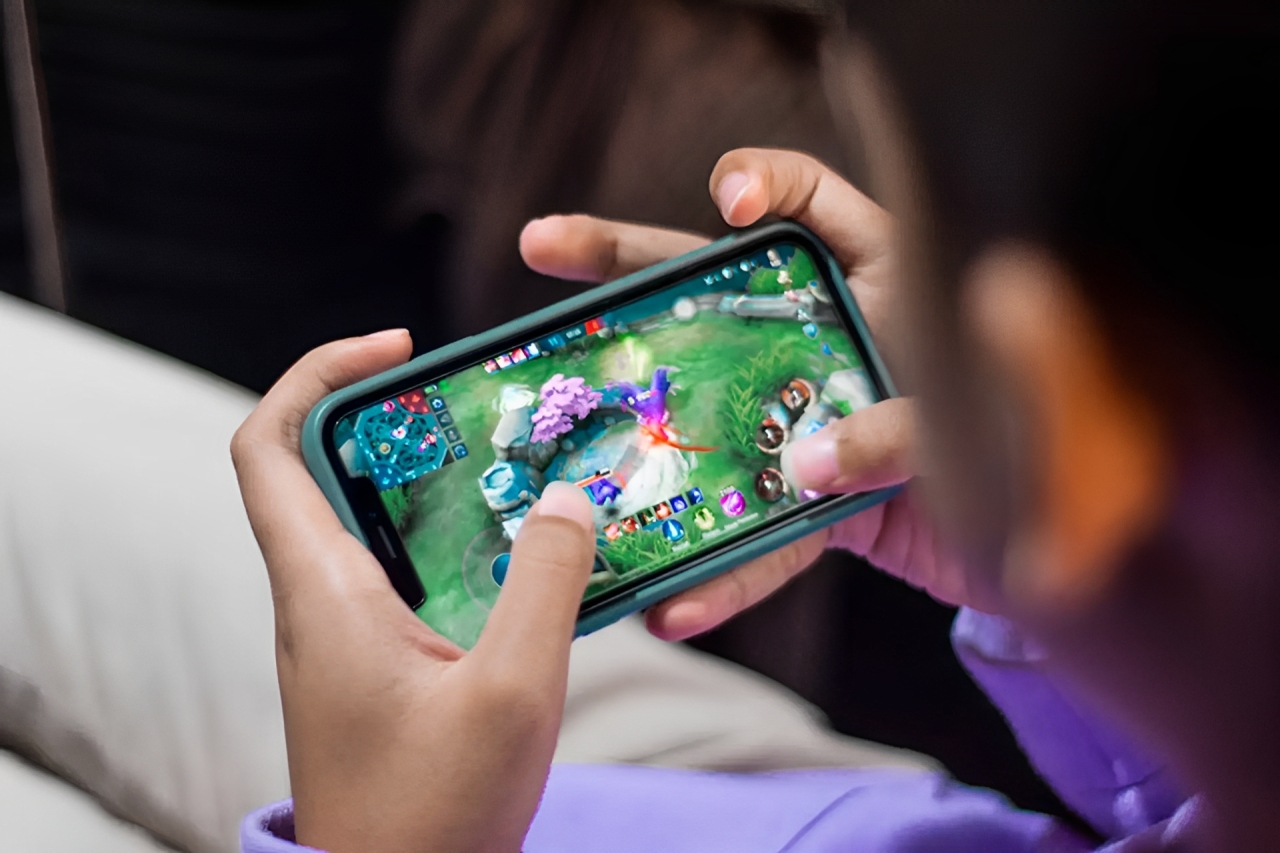 Ilustrasi waktu terbaik main Mobile Legends &ndash; Biar push rank lancar dan bebas bocil, simak waktu paling ideal main ML!