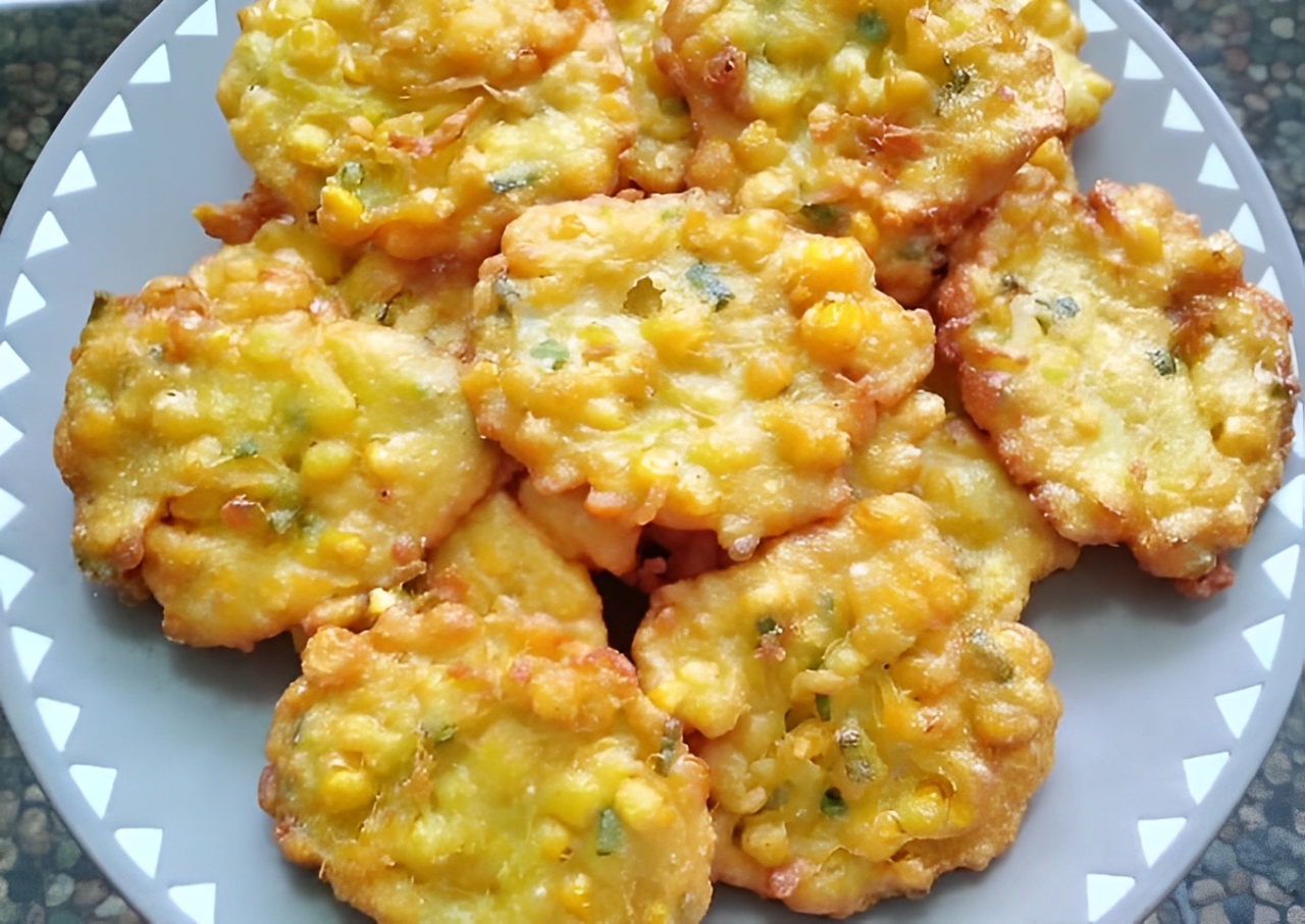 Bakwan jagung renyah dan menggugah selera.