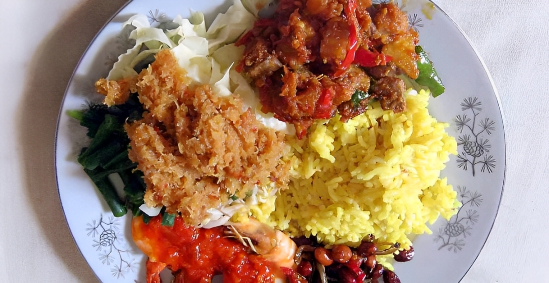 Rekomendasi kuliner khas Samarinda yang wajib dicoba, dari Ayam Cincane hingga Nasi Bekepor. Simak info selengkapnya disini Cess!