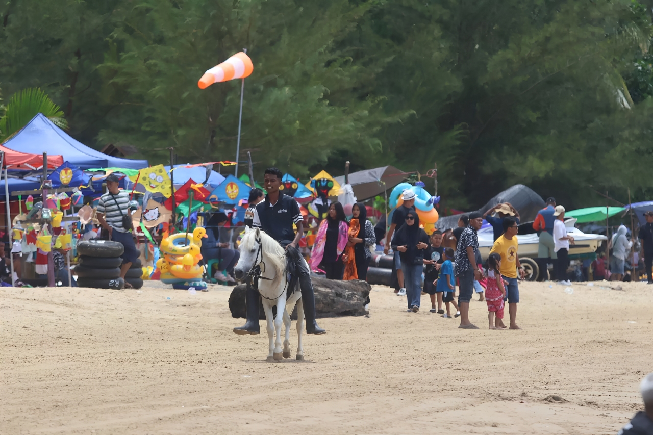 Suasana Pantai Manggar Balikpapan.