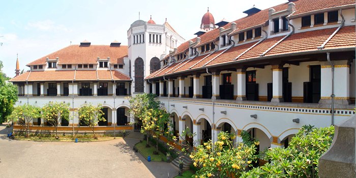 Deretan destinasi wisata angker di Indonesia seperti Lawang Sewu, Alas Purwo, dan Trunyan. Siap-siap uji nyali dan buka wawasan budaya!