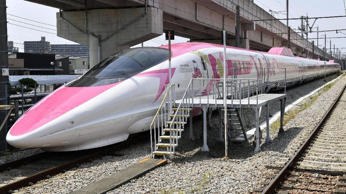 Deretan kereta tercepat di dunia tahun 2025, termasuk Shanghai Maglev dan CR450, mengungkap revolusi transportasi masa depan.