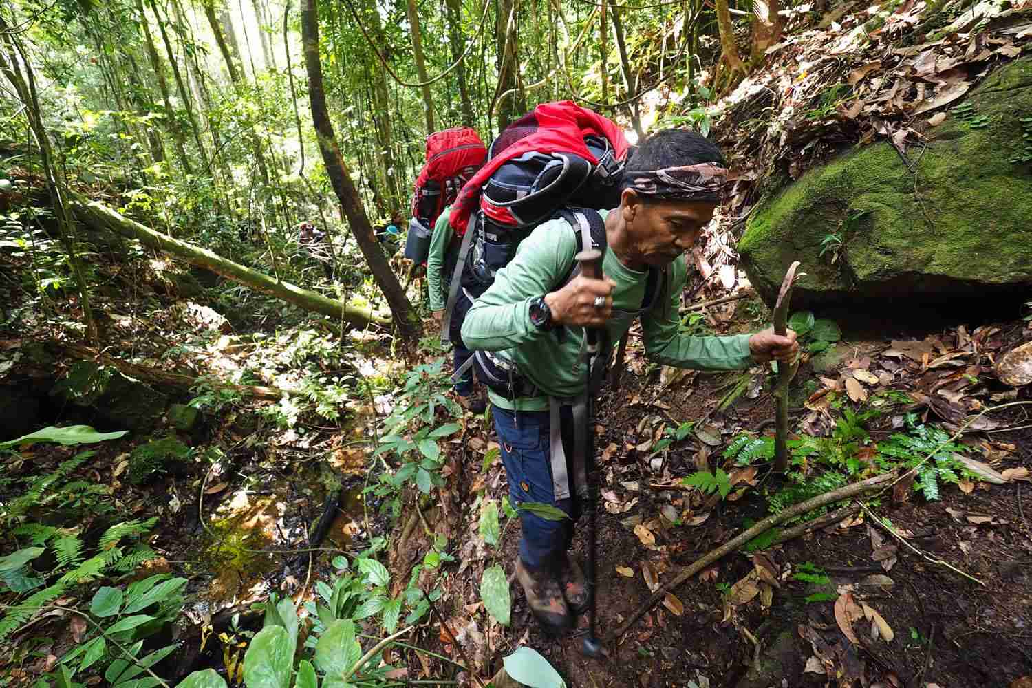foto orang mendaki
