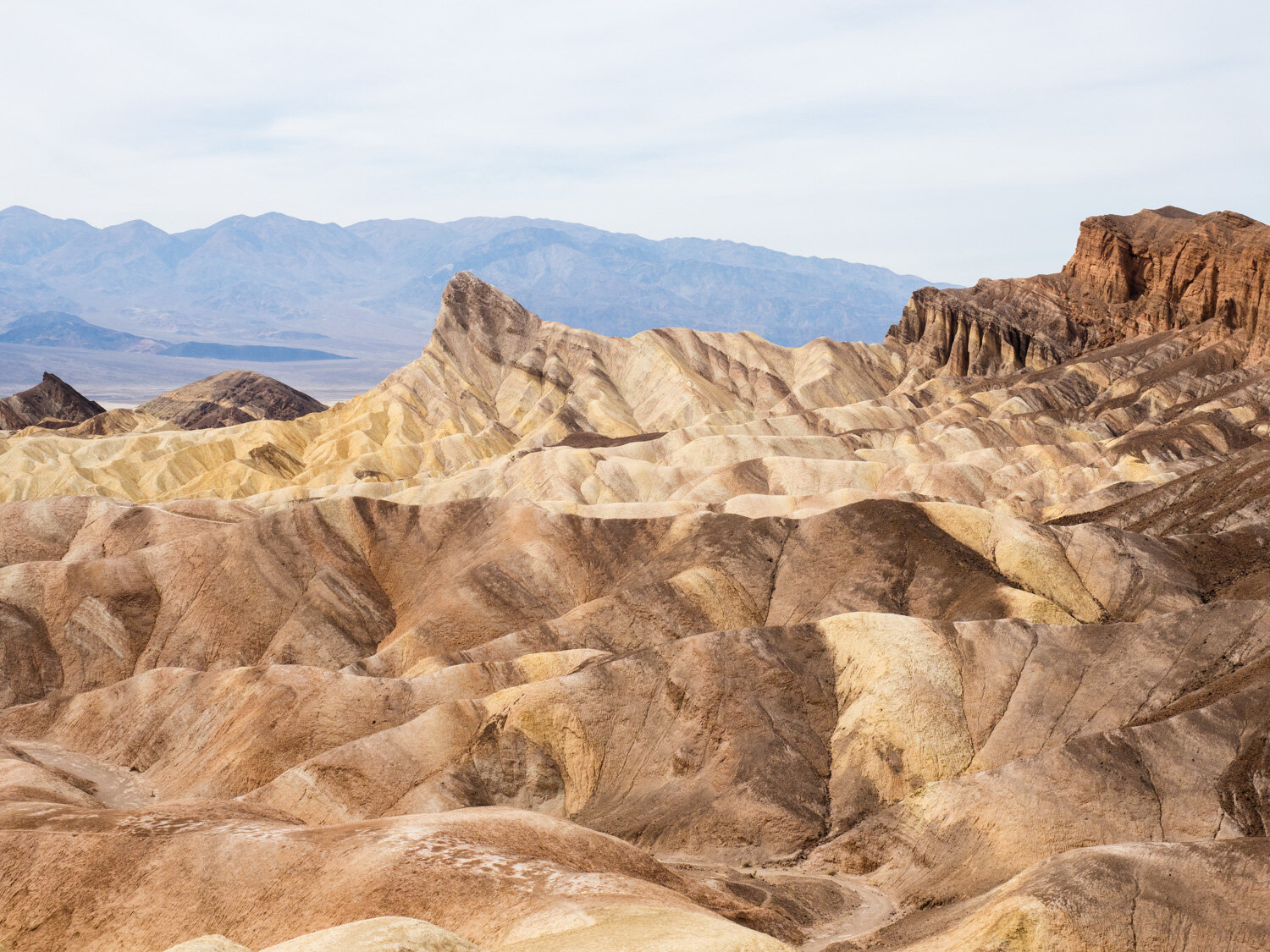 Foto tiga tempat ekstrem dunia: Death Valley yang panas, Challenger Deep yang terdalam, dan Oymyakon yang dingin. Ketiganya menyimpan fakta ekstrem dan jadi keyword penting dalam eksplorasi geografi