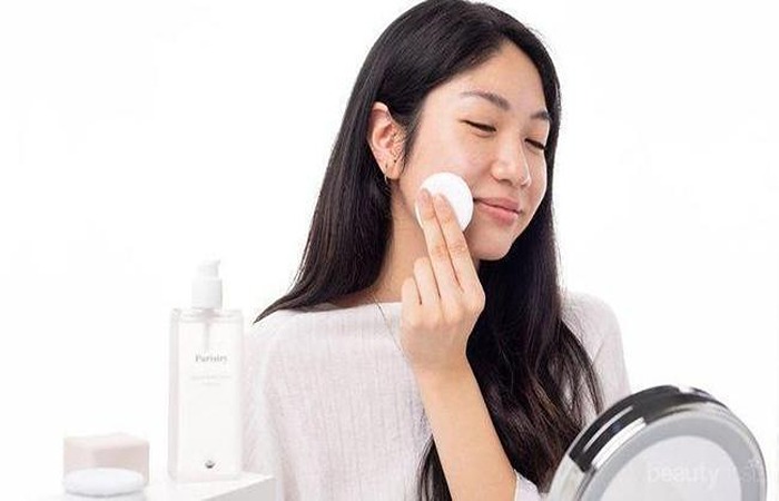 Rangkaian skincare remaja seperti toner, facial foam, hingga lip balm penting untuk menjaga kulit tetap sehat dan cerah. Simak info selengkapnya disini Cess!