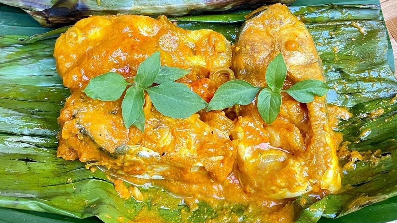 Foto makanan tradisional Balikpapan dengan nuansa lokal yang autentik&mdash;cocok jadi hook visual kuliner khas Kalimantan.