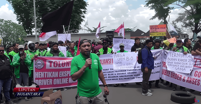 Dishub Kaltim beri ultimatum aplikator online seperti Maxim, Grab, dan Gojek untuk patuhi tarif resmi Rp18.800 demi persaingan sehat.