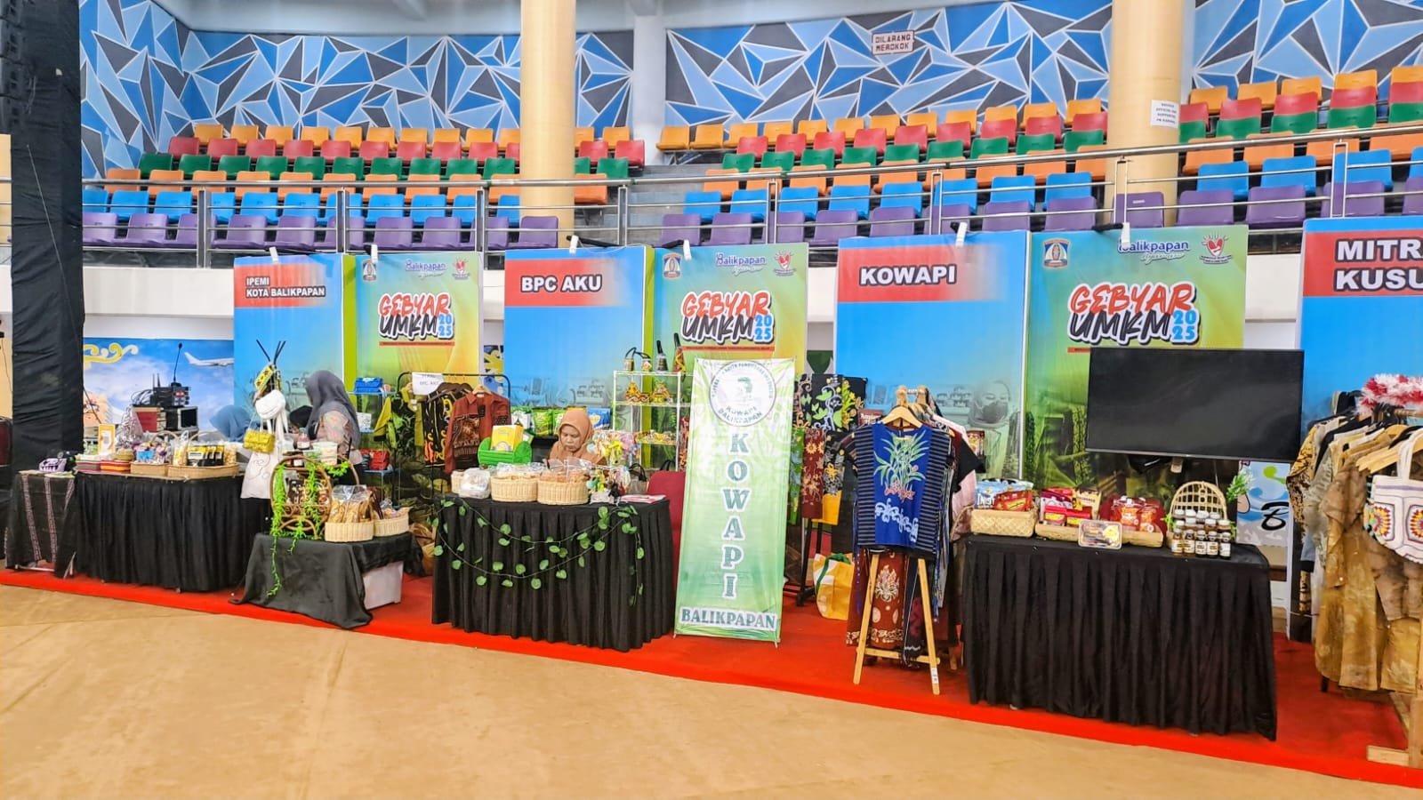 Gebyar UMKM Balikpapan  2025 penuh warna dengan produk handmade dan kuliner khas yang siap memikat pengunjung.