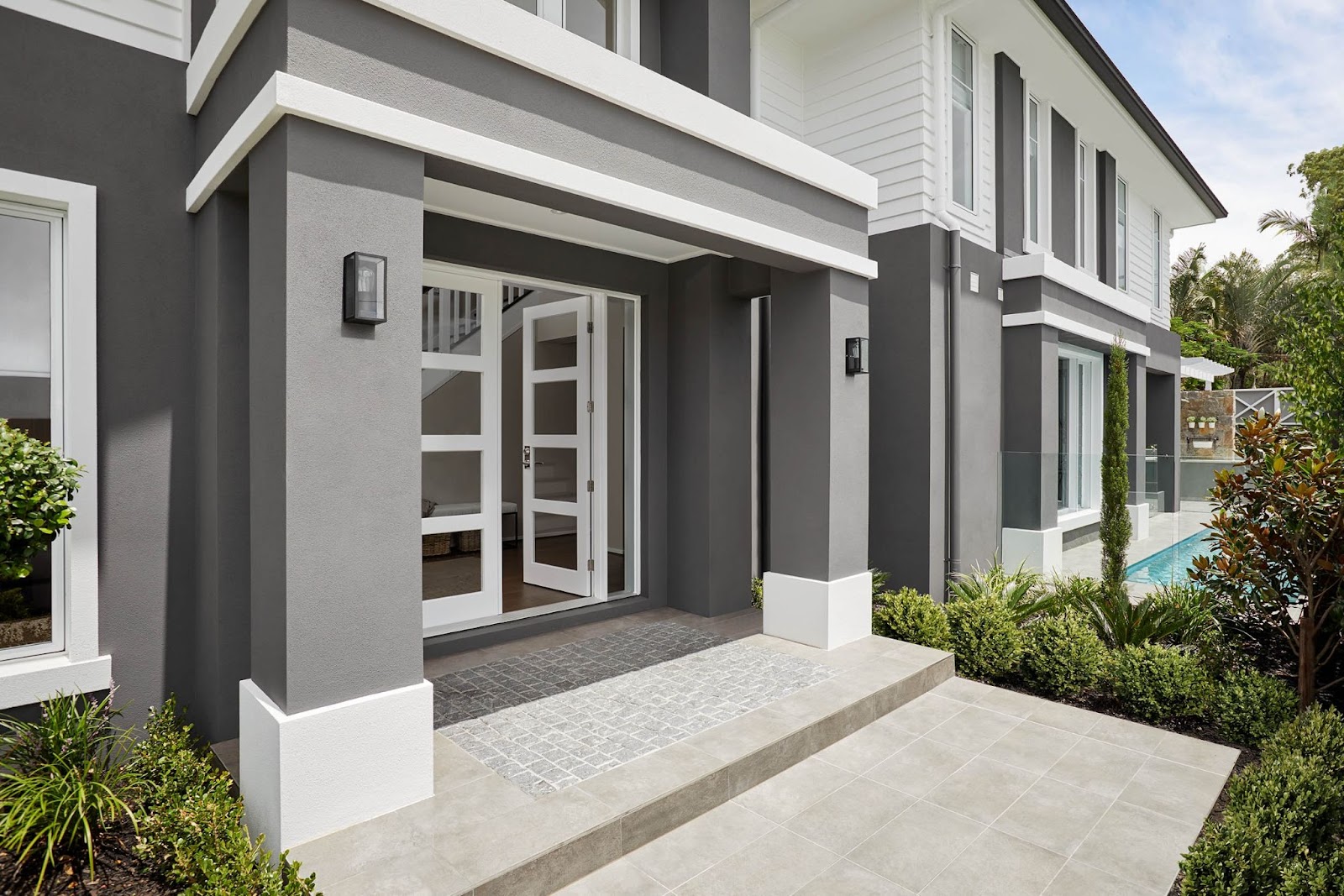 Inspirasi warna cat rumah elegan dan mewah 2025, bikin suasana rumah makin hangat dan stylish.