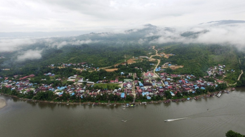Mahakam Ulu merupakan salah satu kabupaten yang terletak di provinsi Kalimantan Timur dengan Ujoh Bilang sebagai pusat pemerintahannya.