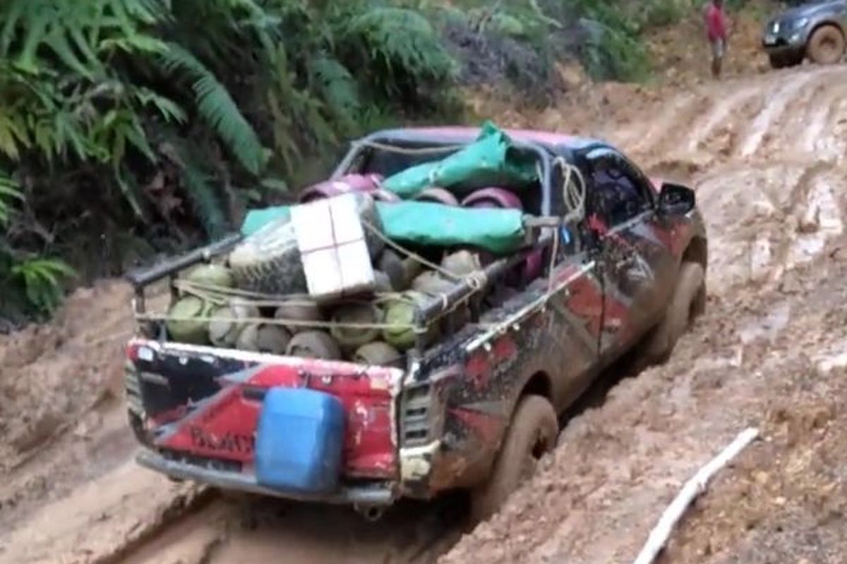 Pembangunan jalan strategis Kubar&ndash;Mahulu tetap berlanjut dengan dukungan APBD dan APBN, menjadi akses vital masyarakat Mahakam Ulu.