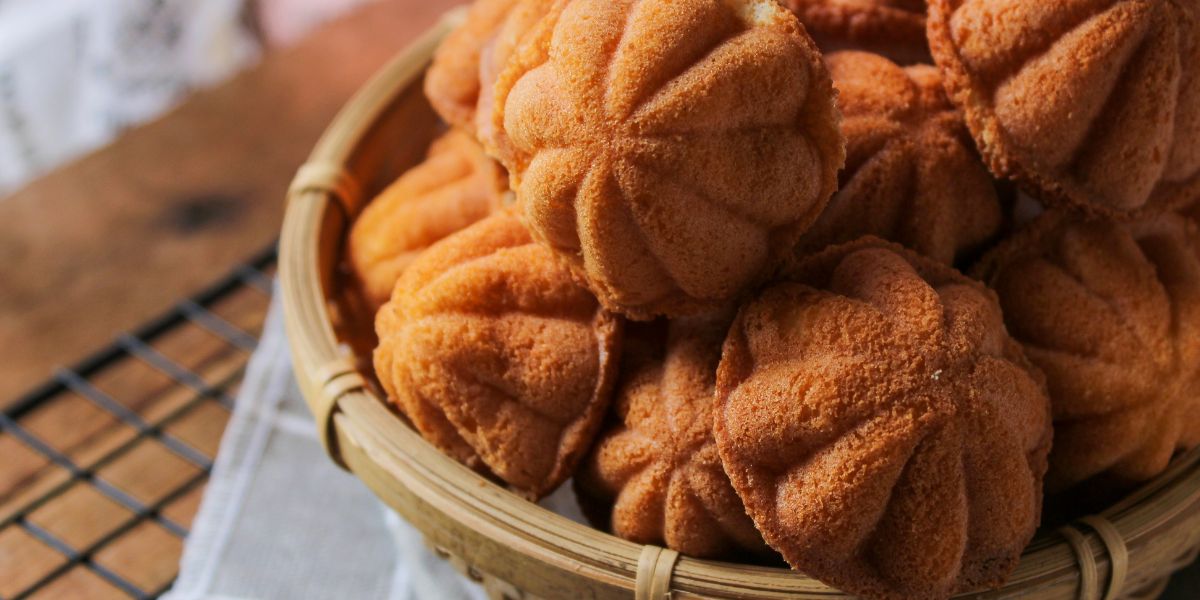 Foto kue keminting khas Samarinda yang renyah gurih manis, camilan tradisional dengan resep autentik dan aroma menggoda.