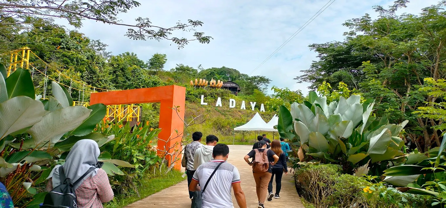 Wisata Ladang Budaya Tenggarong dengan spot foto kekinian, outbound seru, dan penginapan Rumah Odah Rehat jadi destinasi liburan favorit keluarga.